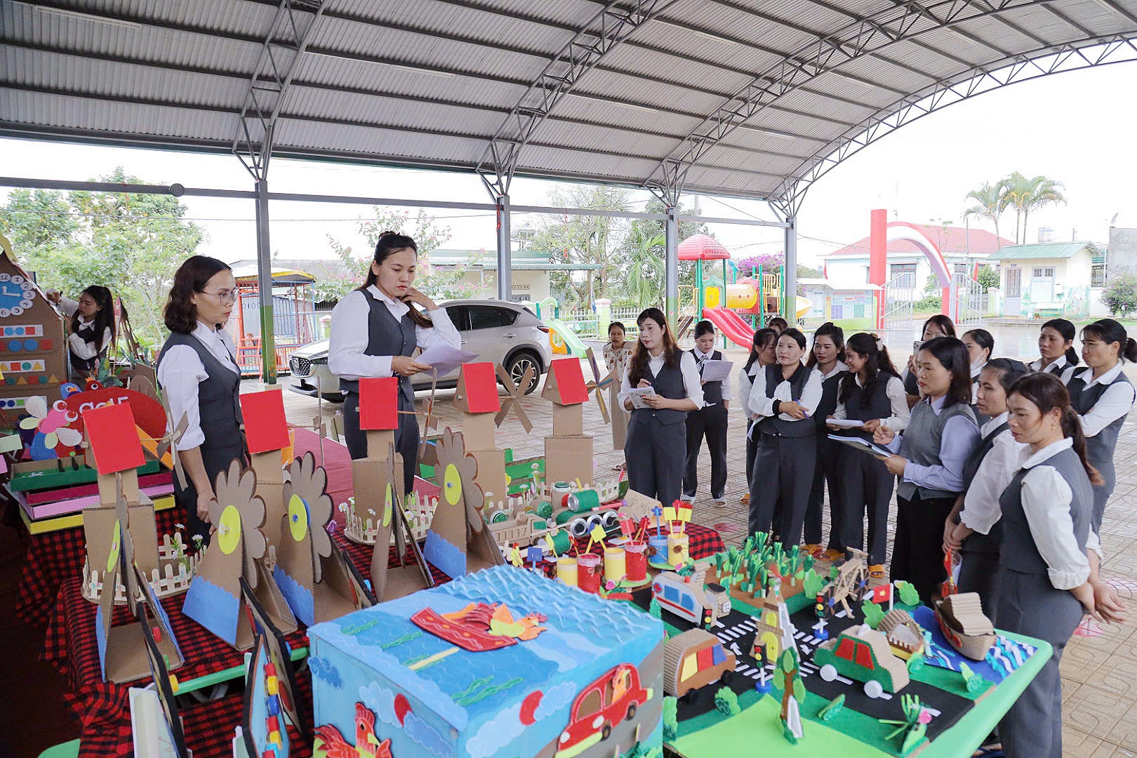 ALBUM VỀ HỘI THI LÀM ĐỒ DÙNG ĐỒ CHƠI