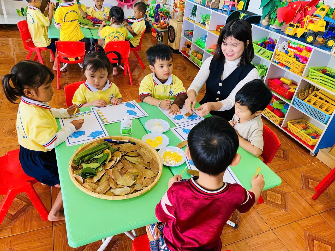 Chuyên đề Giáo dục lấy trẻ làm trung tâm - Khám phá khoa học: Sự kì diệu của chiếc lá Độ tuổi: 4-5 tuổi